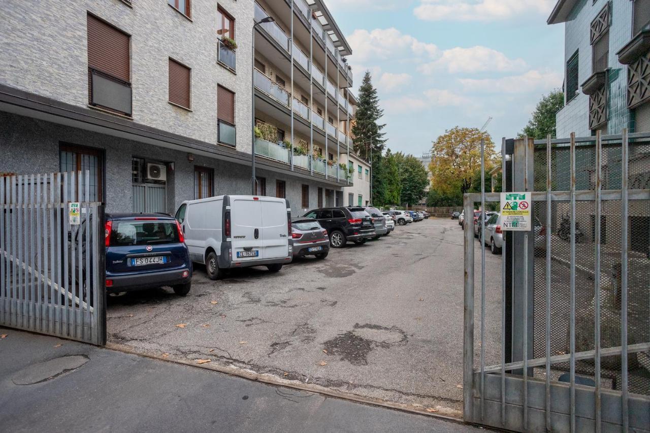 Free Parkinga Due Passi Da Navigli Con Balcone Apartment Milan Exterior photo